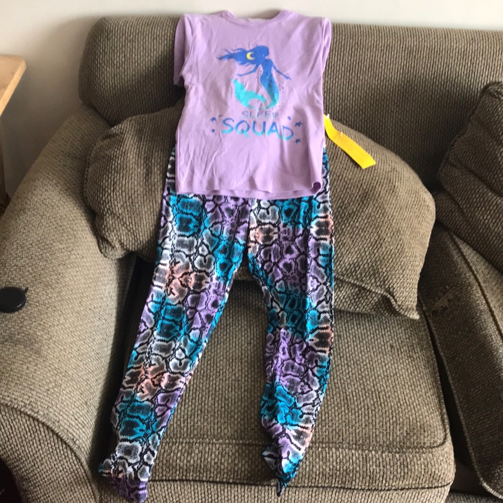 Girls size 10 short sleeve and pants pajamas
